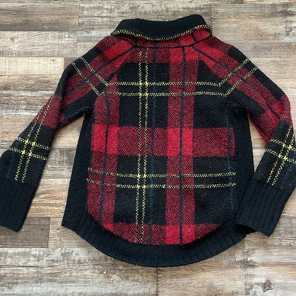 RD Style Red Plaid Turtle Neck Sweater. Size Medium - Picture 5 of 6